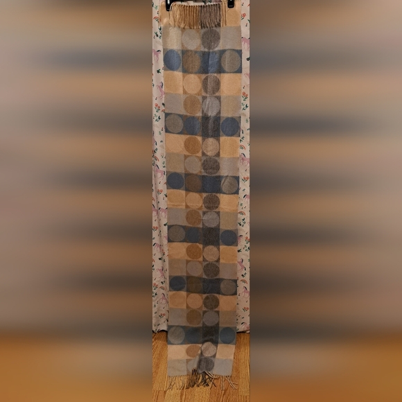 GORGEOUS Begg of Ayr XL Neutral Cashmere Polka Dot Casual Scarf Wrap - Picture 5 of 7